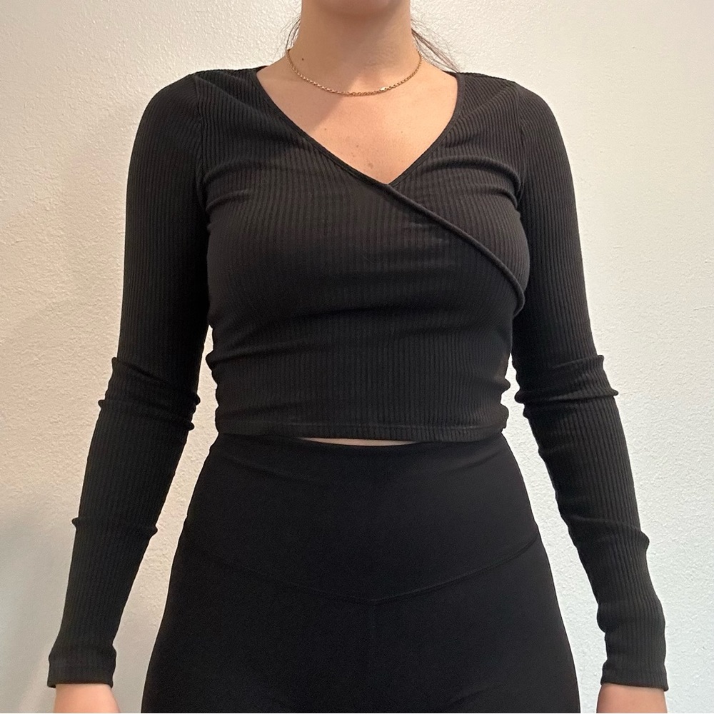Brandy Melville and pacsun blank long sleeve top bundle!